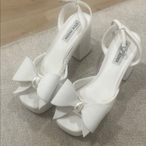 Arein bow white Heels Steve Madden